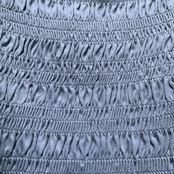 Fashionable smocking knit top - Picture 4 of 8